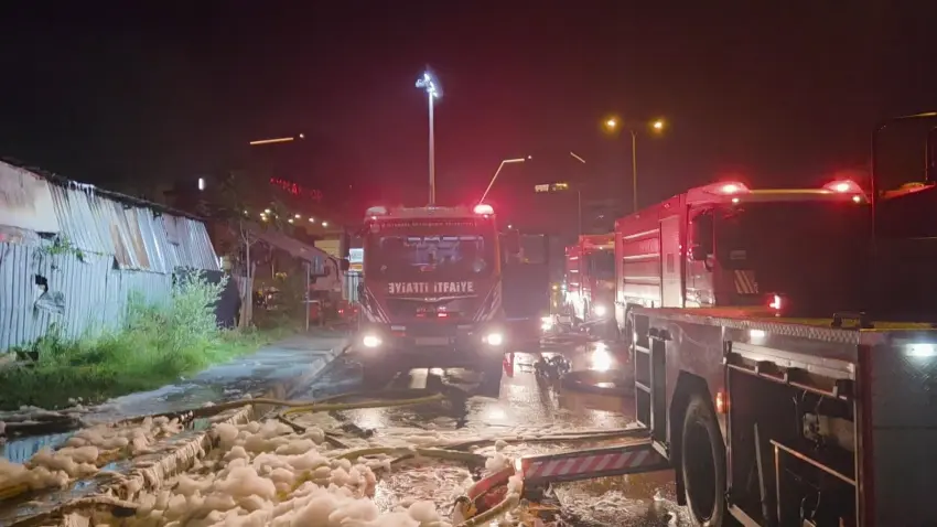Başakşehir'de demirci dükkanında yangın çıktı haberinin görseli