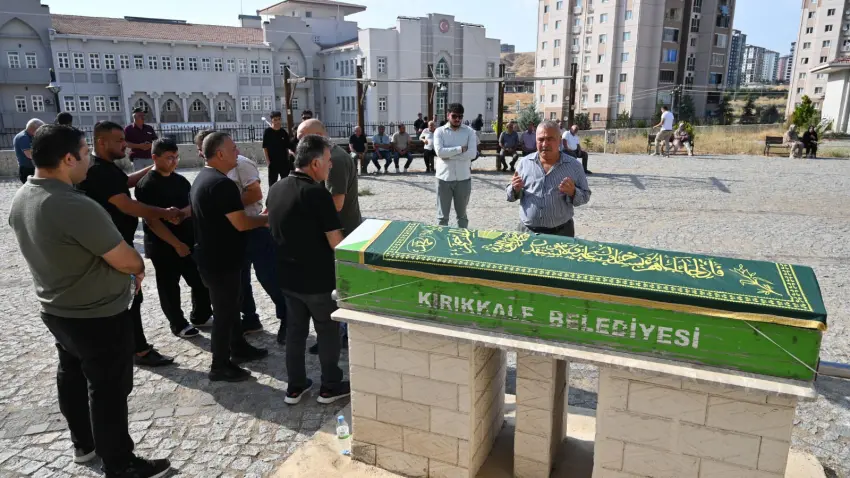 Bolu'daki kazada hayatını kaybeden 27 yaşındaki Batuhan son yolculuğuna uğurlandı haberinin görseli