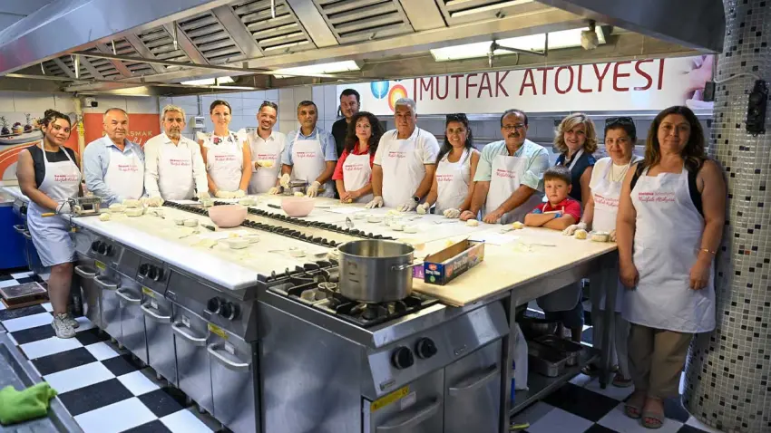 Bornovalı muhtarlara mutfakta keyifli mola