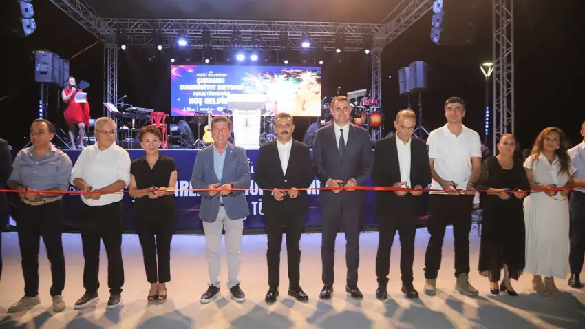 Çandarlı’nın Cumhuriyet Meydanı coşkulu bir törenle açıldı haberinin görseli