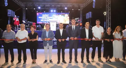 Çandarlı’nın Cumhuriyet Meydanı coşkulu bir törenle açıldı