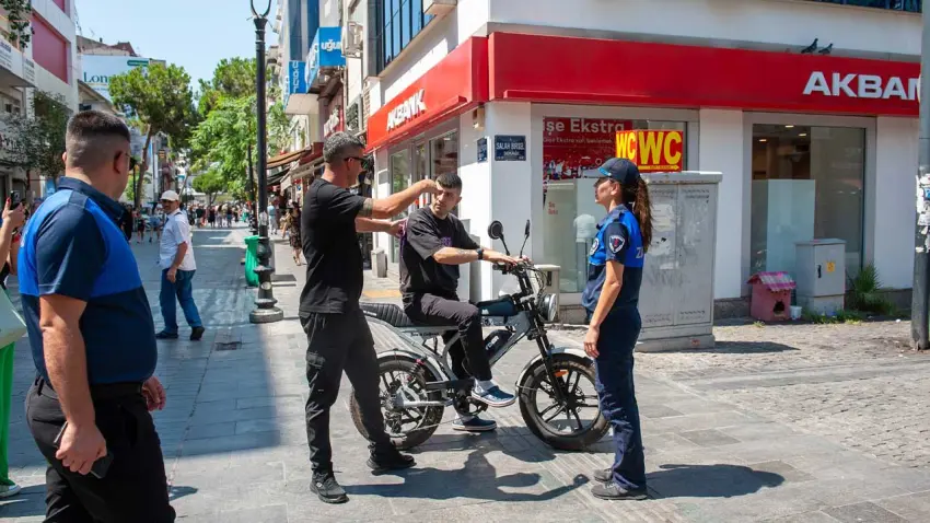 Karşıyaka Çarşısı’nda araç denetimleri sıklaştırıldı haberinin görseli