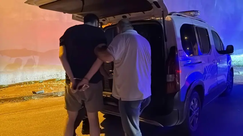Polisin ‘dur’ ihtarına uymadı: Çalıntı araçla 10 kilometrelik takip sonucu yakalandı haberinin görseli