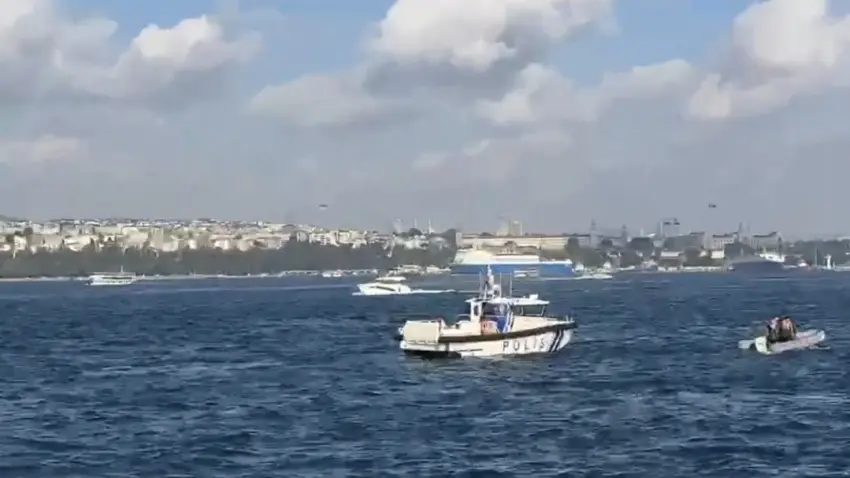 Sarayburnu Sahili'nde korku dolu anlar! İki kardeş denizde boğulma tehlikesi geçirdi haberinin görseli