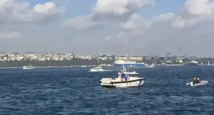 Sarayburnu Sahili'nde korku dolu anlar! İki kardeş denizde boğulma tehlikesi geçirdi