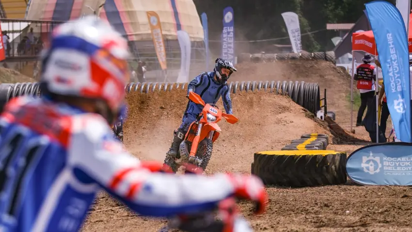 Türkiye Süper Enduro Şampiyonası'nın 2. ayağı Kartepe'de başladı haberinin görseli