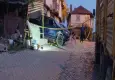 Afyonkarahisar’da kanlı husumet: Evin önüne gelen iki genç kurşunların hedefi oldu