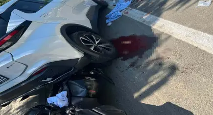 Manevra yapan motosiklet savruldu, 2 can aldı