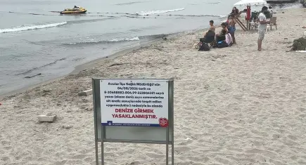 Avcılar Ambarlı Küçük Plaj'da denize girmek yasaklandı! Kırmızı bayrak çekildi