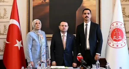 Bakan Gürlek, Muhsin Yazıcıoğlu'nun ailesiyle görüştü