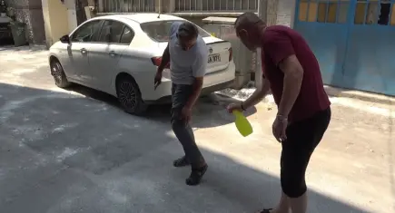 Bursa’da pire istilası: Mahalleli sokağı ilaçladı, lavanta yağıyla korunuyor