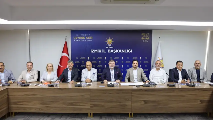 AK Parti İzmir’de 25. yıl mesajı: Milletimizle çeyrek asır, Türkiye geleceğe hazır haberinin görseli