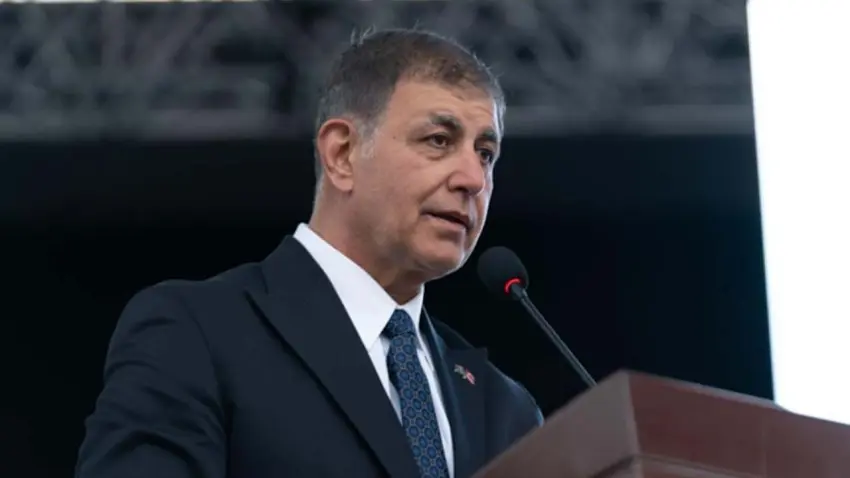 Başkan Tugay WhatsApp grubuna geri döndü! haberinin görseli