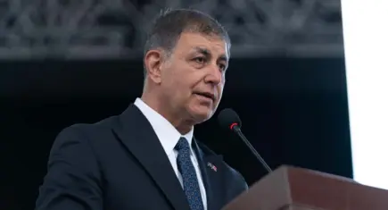 Başkan Tugay WhatsApp grubuna geri döndü!