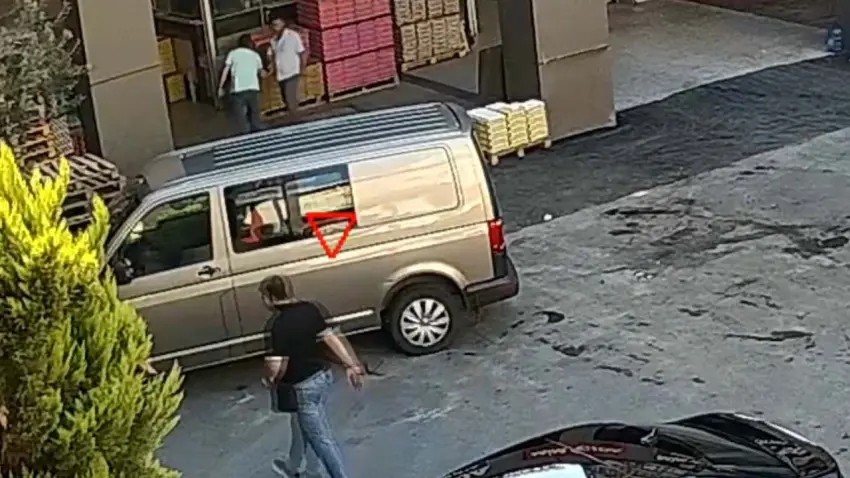 Bayrampaşa'da jammerlı soygun: Sinyal kesiciyle 200 bin lira çaldılar! haberinin görseli