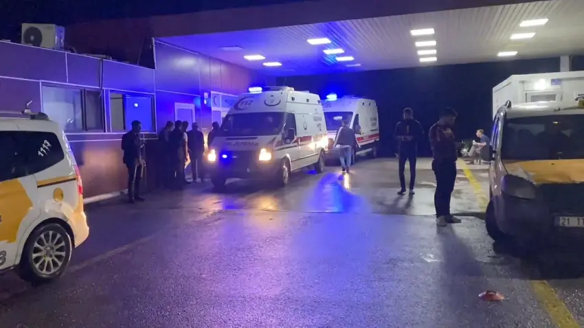 Boş arazide boğazından bıçaklanmış halde bulunan kişi hastanede hayatını kaybetti haberinin görseli
