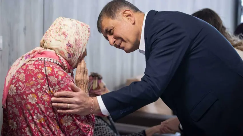 İzmir’de emeklilere destek ödemeleri artırıldı haberinin görseli