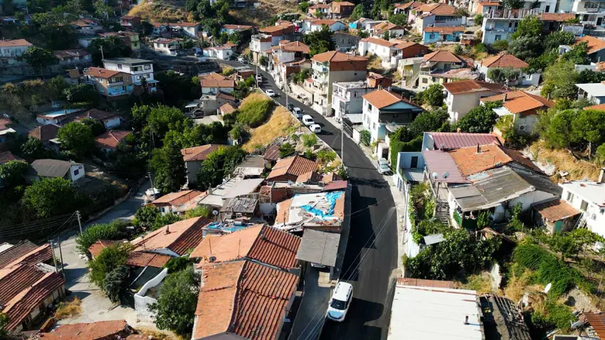 Narlıdere’de asfalt çalışmaları hız kesmeden sürüyor haberinin görseli