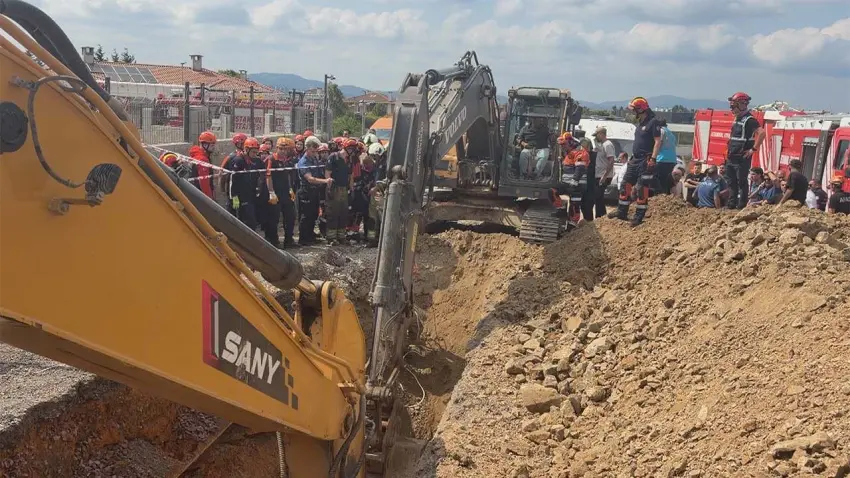 Tuzla'da inşaat alanında göçük: 1 işçi toprak altında kaldı haberinin görseli
