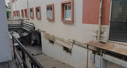 Üzerine asansör kabini düşen işçi hayatını kaybetti