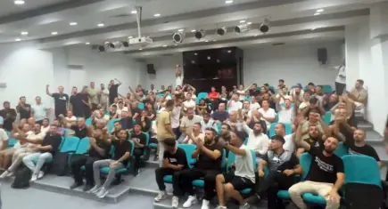 Altay'da taraftarlar kulüp için kenetlendi