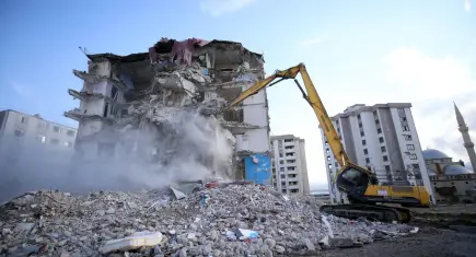 Binaların yıkımında yeni dönem: Sınır düşürüldü, patlayıcıyla yıkıma yeni şartlar getirildi
