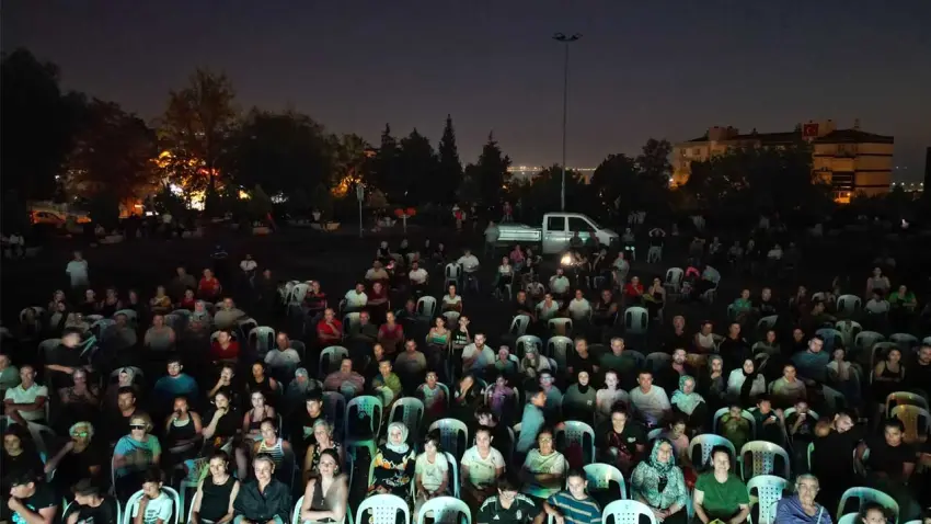 Çiğli’de açık hava sinema günleri 2 bin 300 kişiyi buluşturdu haberinin görseli