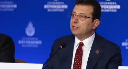 Ekrem İmamoğlu CHP'den istifa etti