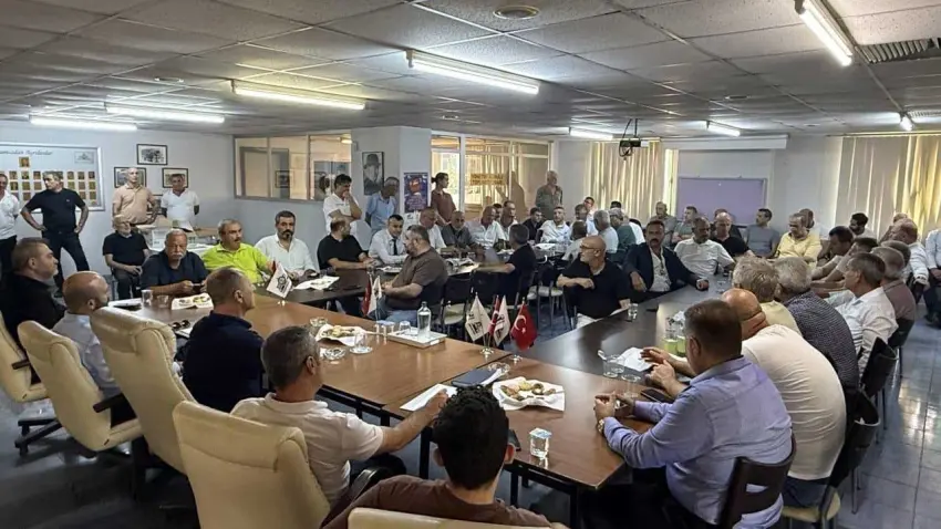 İzmir Otogarı’nda birlik mesajı: Esnaf tek çatı altında buluştu haberinin görseli