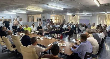 İzmir Otogarı’nda birlik mesajı: Esnaf tek çatı altında buluştu