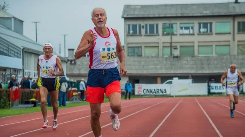 64 yıllık atletizm kariyerine 97 madalya sığdırdı: Hedefi Dünya Şampiyonası haberinin görseli