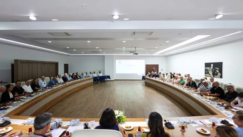 Başkan Kınay’dan esnafa birlik mesajı: “Karabağlar’ı birlikte güçlendireceğiz” haberinin görseli