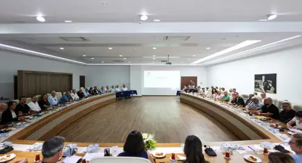 Başkan Kınay’dan esnafa birlik mesajı: “Karabağlar’ı birlikte güçlendireceğiz”