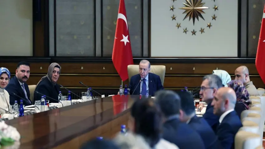  Cumhurbaşkanı Recep Tayyip Erdoğan, Cumhurbaşkanlığı Külliyesi'nde şehit aileleri ve gazileri kabul etti.