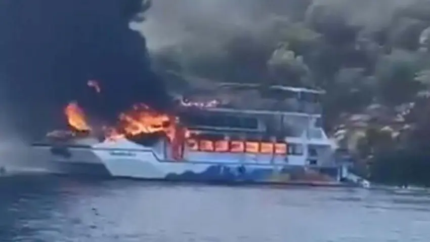 Fethiye’de gezi teknesinde korkutan yangın: 115 yolcu denize atladı haberinin görseli