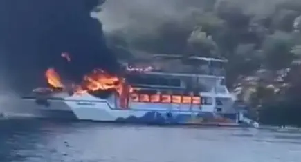 Fethiye’de gezi teknesinde korkutan yangın: 115 yolcu denize atladı