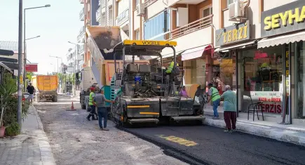 Gaziemir’de yollar 4 bin 470 ton asfaltla yenileniyor
