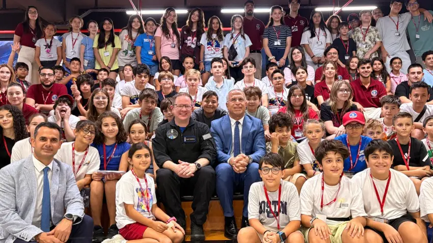 Inspiration4’ün Astronotu Chris Sembroski deneyimlerini İzmir’de anlattı haberinin görseli