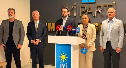 İYİ Parti İzmir’den meydan okuma: Tarihin doğru tarafında duruyoruz