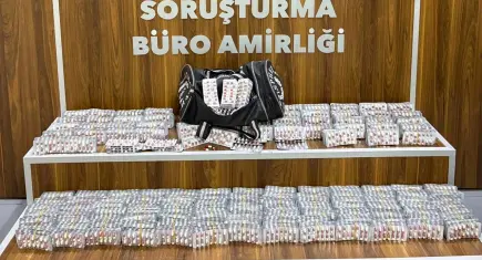 İzmir’de uyuşturucu operasyonu: 9 bin 184 sentetik ecza ele geçirildi