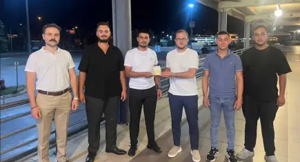 AK Parti İzmir Gençlik Kolları’ndan 25. yıla özel kutlama
