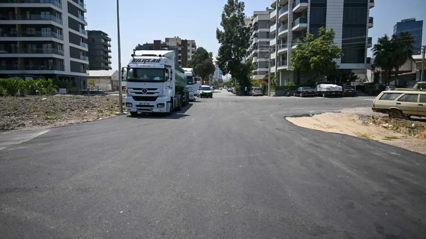 Bornova’nın merkezinde yol ve kaldırım seferberliği haberinin görseli