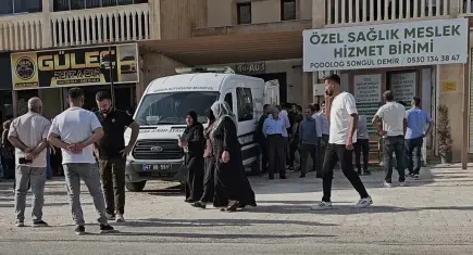 Eşini bıçaklayarak öldürdü