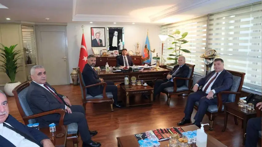 İESOB Başkanı Yalçın Ata’dan değişim mesajı: Yiğiner’e destek verdi haberinin görseli