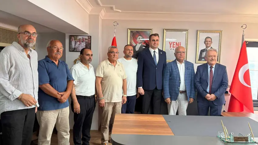İzmir'de önceki dönem il başkanları YENİ Parti saflarına katıldı haberinin görseli