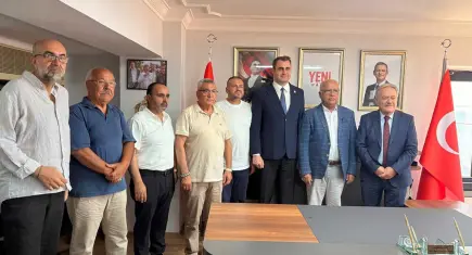 İzmir'de önceki dönem il başkanları YENİ Parti saflarına katıldı