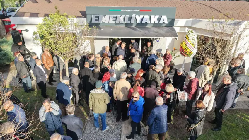 Karşıyaka’da emeklilerin yeni buluşma adresi: Emekli Yaka haberinin görseli