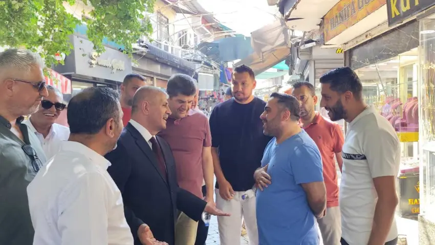 MHP İzmir İl Başkanı Şahin’den Kemeraltı esnafına ziyaret haberinin görseli