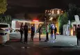 Motosikletli saldırgan kafeyi bastı: Merdivende karşılaştığı dükkan sahibini de vurdu!