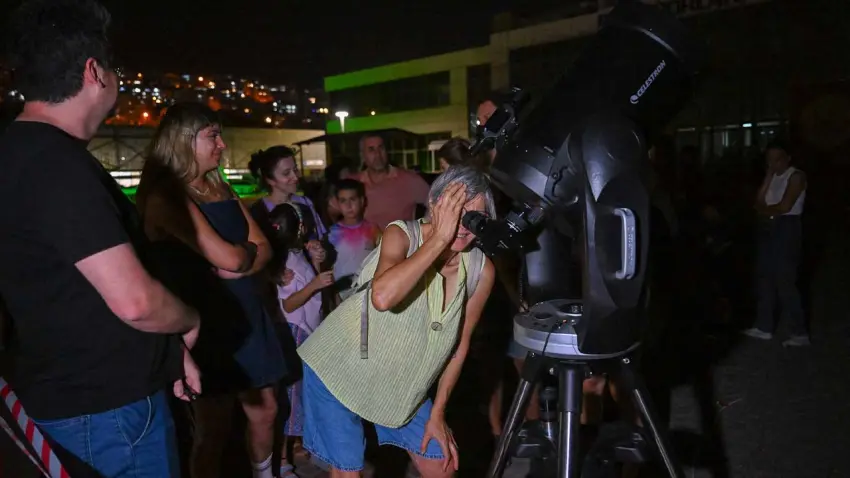 Bornova’da gökyüzü şöleni: Yıldızlar teleskopla keşfediliyor haberinin görseli